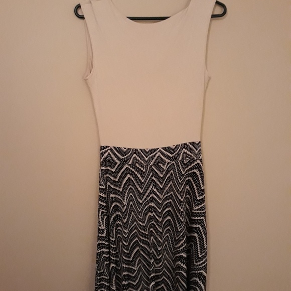 Modcloth patterned dress - Picture 2 of 2